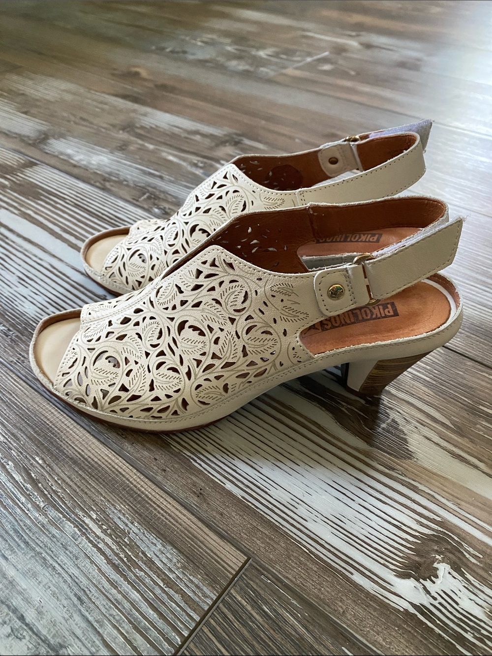 🤍Rare Pikolinos🤍Cream Laser-Cut Lace Look Leather Slingback Sandals - Picture 5 of 16
